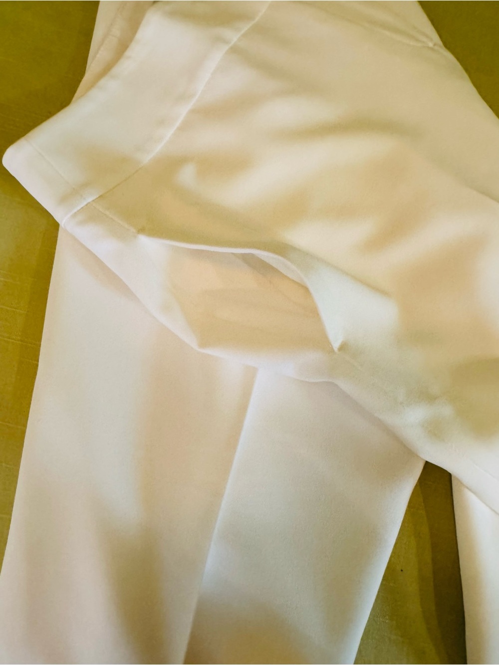 Le Suit White Women's Two-Piece Blazer and Trousers - Picture 13 of 13